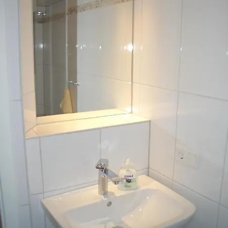 Saniertes-nichtraucher-studioappartement-ohne-tiere-im-zentrum-von-westerland Appartamento